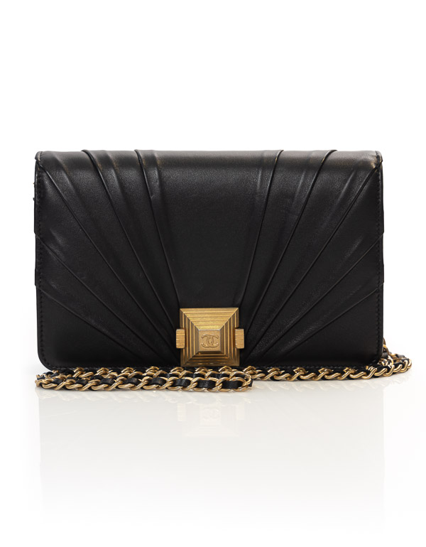 CHANEL - Pyramid  wallet-bag on chain