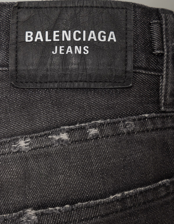 DISTRESSED BAGGY JEANS